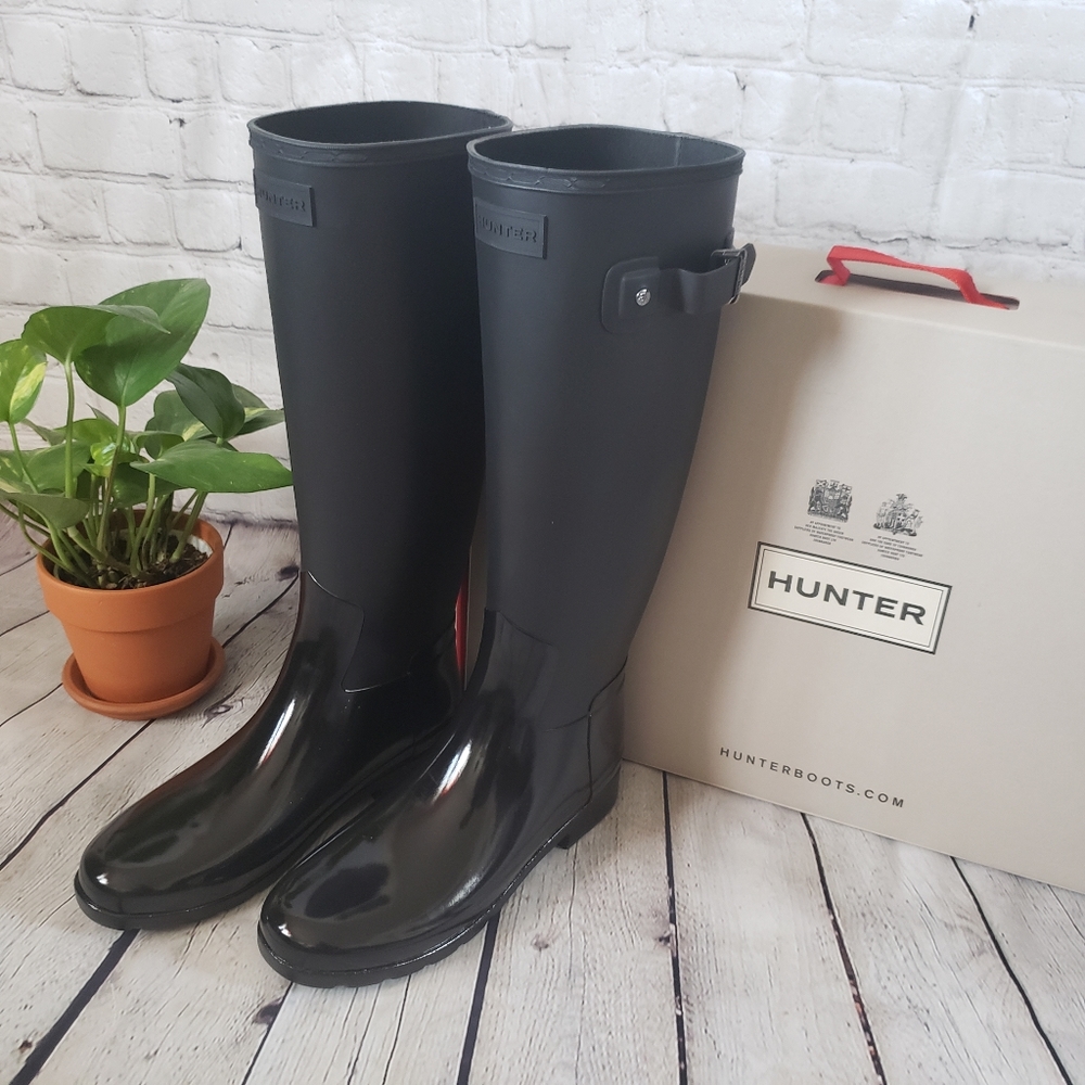 HUNTER Women's Refined Tall Gloss Duo Rain Boots
